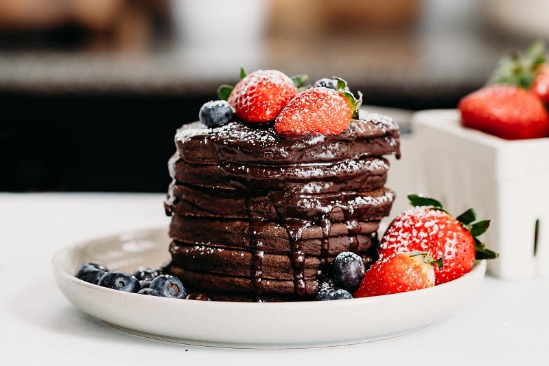 Chocolate pancakes: an alternative version with a creamy heart!