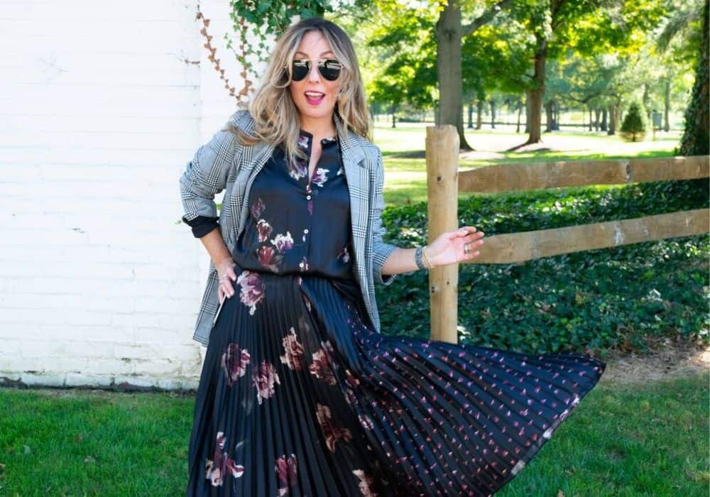 How to wear a floral midi skirt