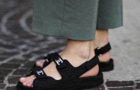 how to wear black sandals