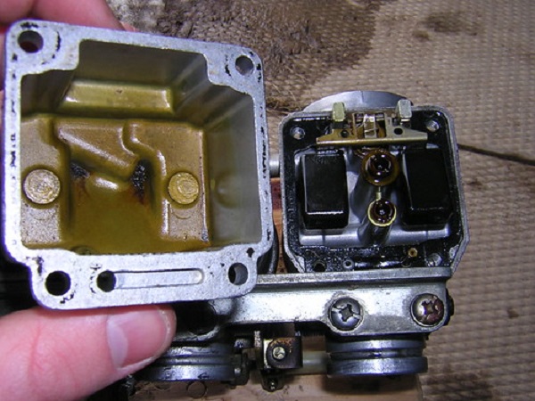 How to tell if a carburetor diaphragm is bad