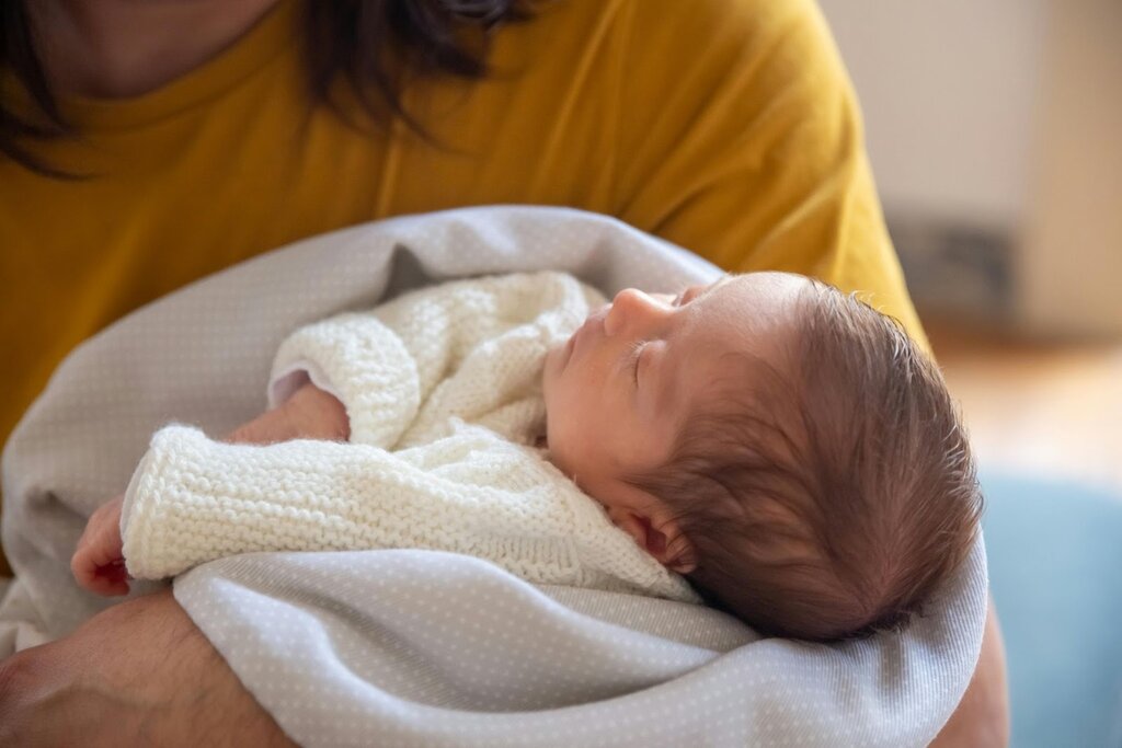 Is it the 6-month sleep regression or just pesky teething? Unravel the mystery behind your baby's sudden night wakings and fussiness.